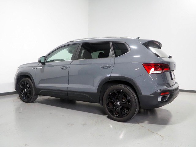 Used 2023 Volkswagen Taos SE w/ Sunroof Package w/ Panoramic Sunroof Package FWD image 7