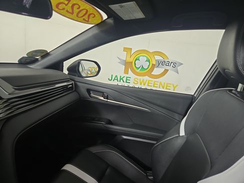 Used 2025 Toyota Camry SE image 24