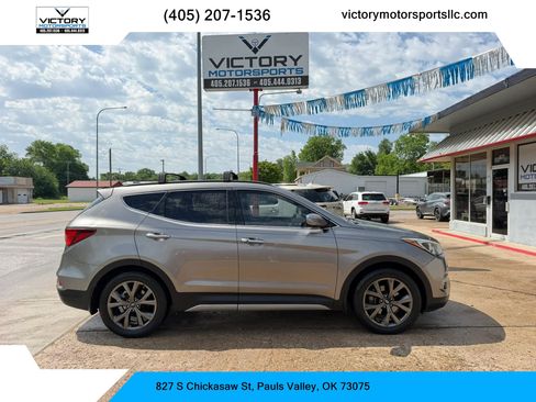 Used 2017 Hyundai Santa Fe Sport FWD image 1