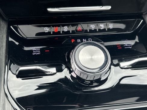 Used 2024 Jeep Wagoneer Series III w/ Premium Group I image 32