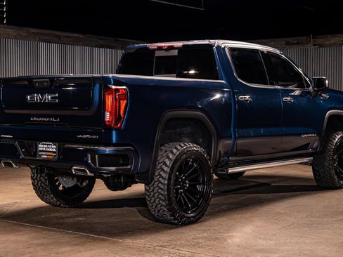 Used 2023 GMC Sierra 1500 Denali w/ Denali Reserve Package AWD/4WD image 3