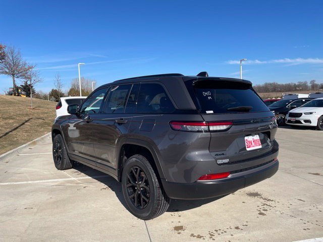 New 2026 Jeep Grand Cherokee Altitude AWD/4WD image 3