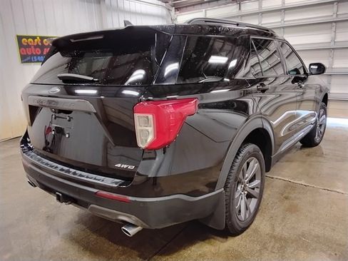 Used 2021 Ford Explorer XLT w/ Equipment Group 202A image 3