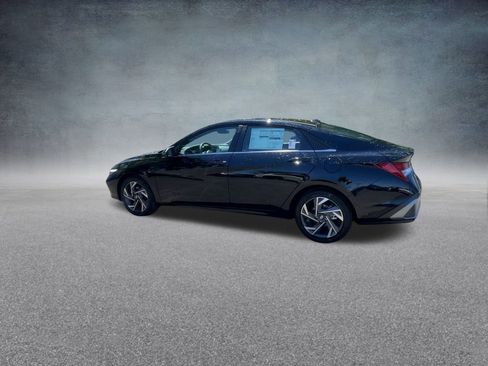 New 2025 Hyundai Elantra Limited image 15