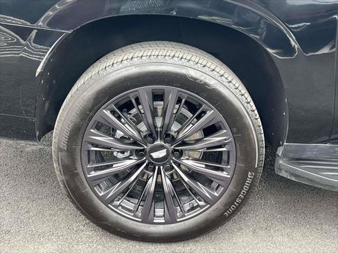 Used 2025 Cadillac Escalade ESV Sport w/ LPO, ONYX Package AWD/4WD image 8