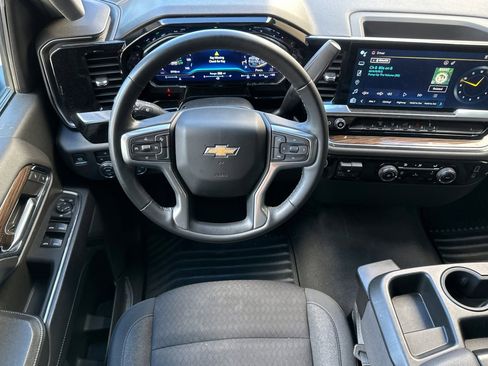 Used 2024 Chevrolet Silverado 2500 LT image 15