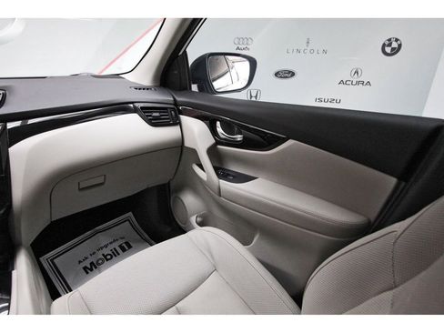 Used 2022 Nissan Rogue Sport SL FWD image 7