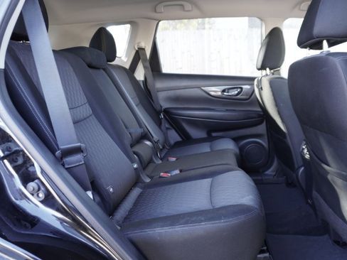 Used 2019 Nissan Rogue SV image 9