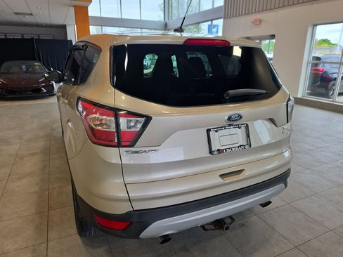 Used 2017 Ford Escape SE AWD/4WD image 10