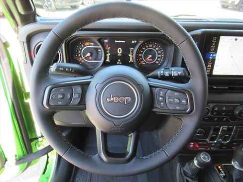 New 2025 Jeep Wrangler Unlimited Rubicon w/ Technology Group image 17