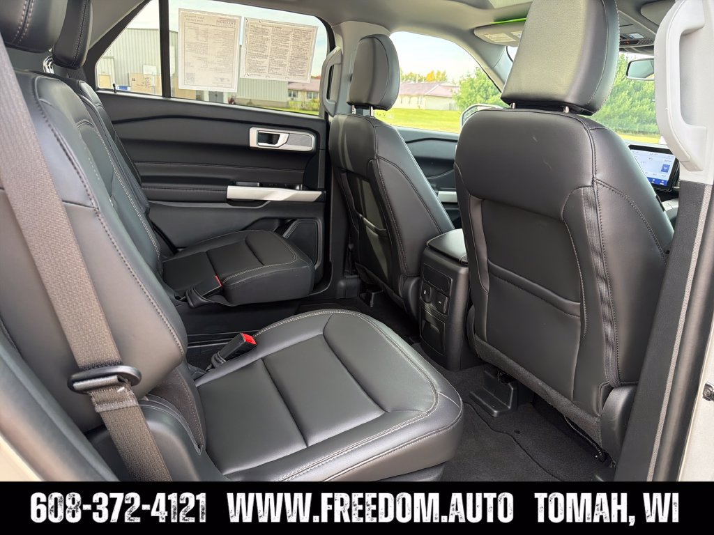Used 2024 Ford Explorer XLT w/ Equipment Group 202A AWD/4WD image 35
