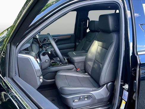 Used 2026 GMC Yukon Denali w/ Denali Reserve Package AWD/4WD image 9