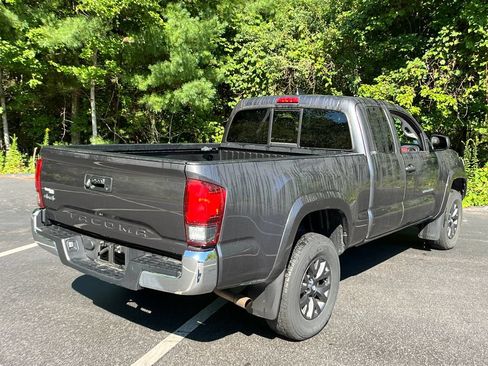 Certified 2022 Toyota Tacoma SR5 w/ SR5 Appearance Package (SM) AWD/4WD image 31