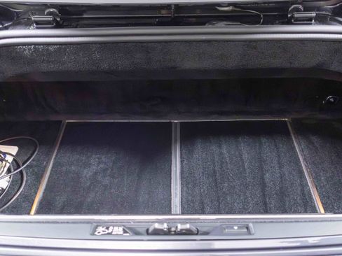 Used 2013 Rolls-Royce Phantom Drophead Coupe image 48