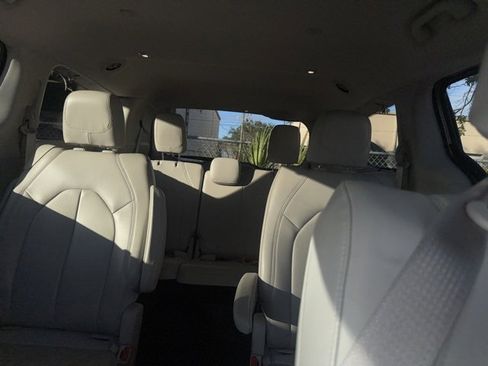 Used 2017 Chrysler Pacifica Touring-L w/ 13 Speaker Alpine Sound Group image 6