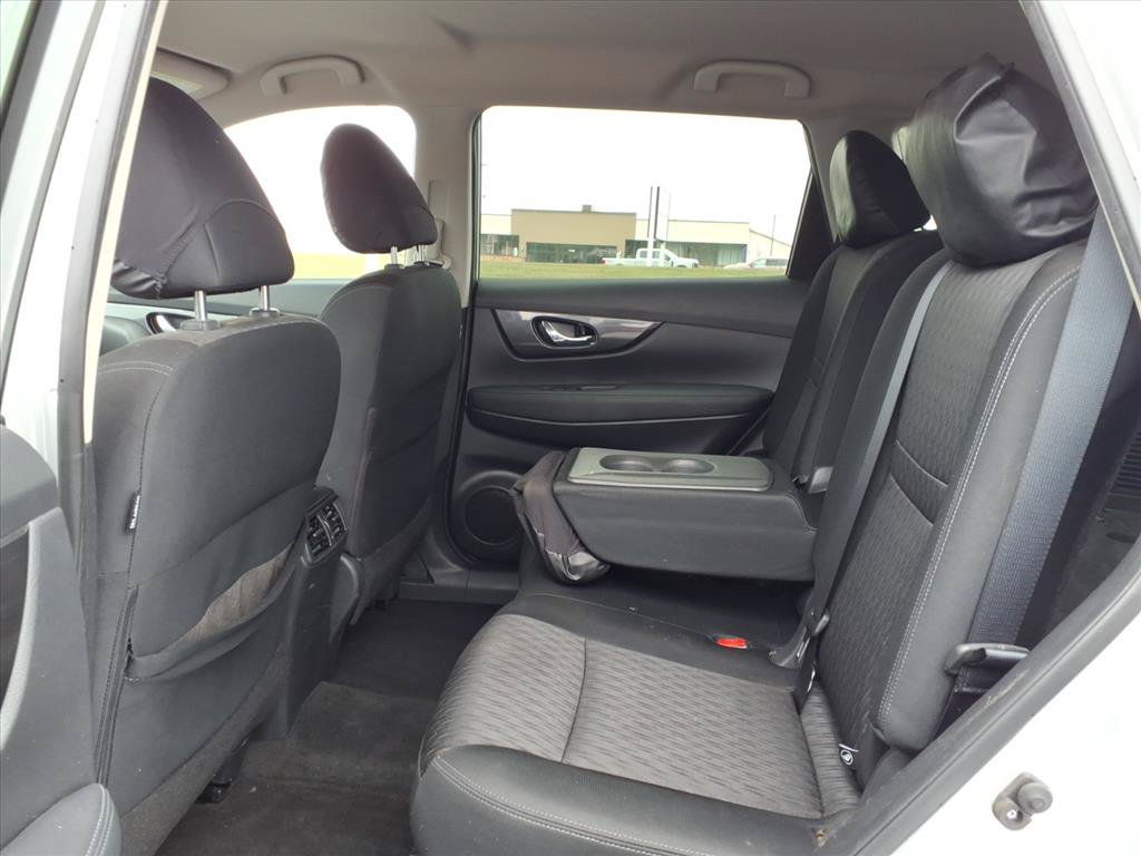 Used 2017 Nissan Rogue SV AWD/4WD image 26