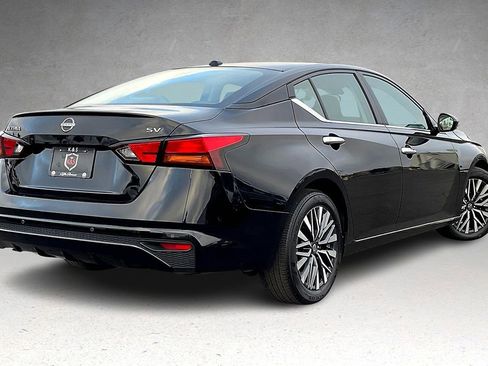 Used 2024 Nissan Altima 2.5 SV image 32