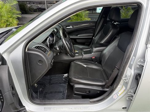 Used 2020 Chrysler 300 Limited image 13