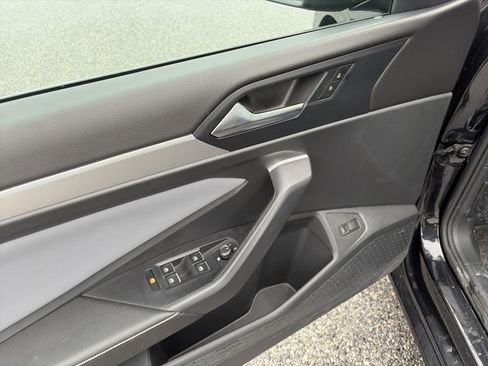 Certified 2025 Volkswagen Jetta SE image 9