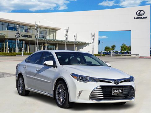 Used 2016 Toyota Avalon Limited w/ Toyota Safety Sense Package image 2