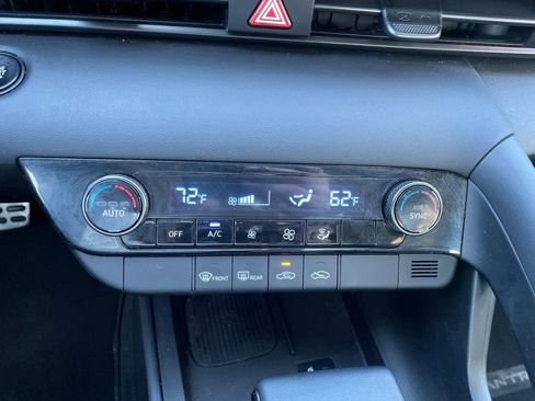Used 2025 Hyundai Elantra Sport FWD image 21