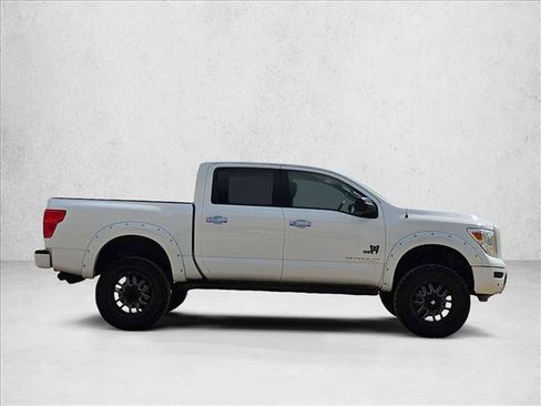 Used 2021 Nissan Titan SV w/ SV Convenience Package AWD/4WD image 4
