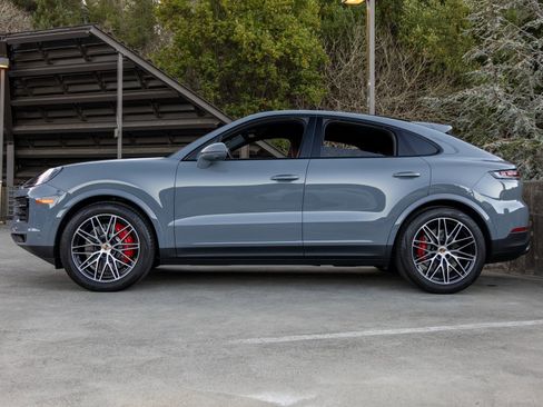 Certified 2025 Porsche Cayenne S image 2