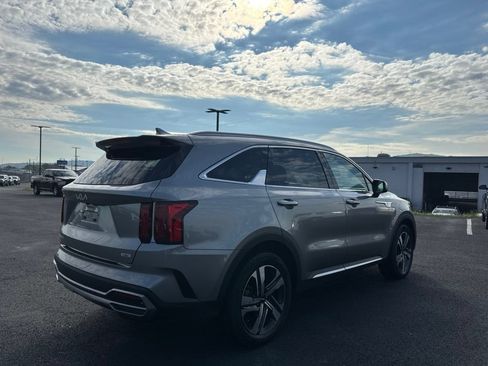 Certified 2023 Kia Sorento EX AWD/4WD image 2