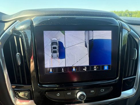 Used 2023 Chevrolet Traverse LT w/ LT Premium Package AWD/4WD image 28
