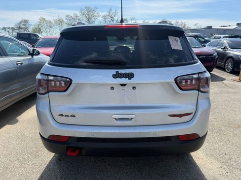 Used 2025 Jeep Compass Trailhawk AWD/4WD image 3
