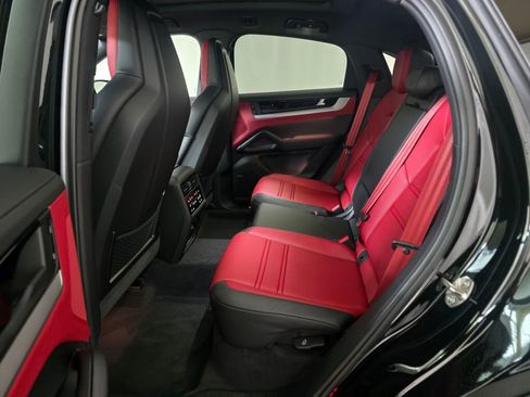 Certified 2025 Porsche Cayenne Coupe image 19