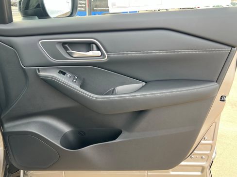 New 2026 Nissan Rogue Platinum image 23