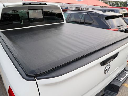 Used 2018 Nissan Titan SV AWD/4WD image 15