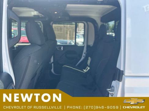 Used 2025 Jeep Gladiator Sport AWD/4WD image 29