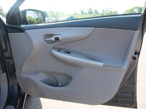 Used 2012 Toyota Corolla LE FWD image 9