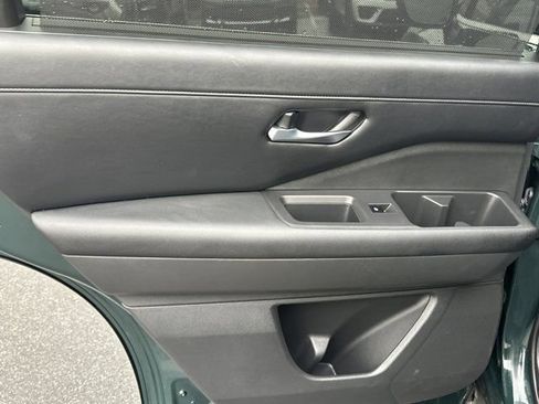 Used 2022 Nissan Pathfinder SL w/ SL Black Package image 23