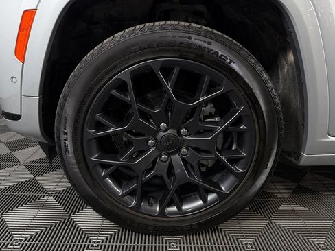 Used 2025 Jeep Grand Cherokee L Summit AWD/4WD image 12