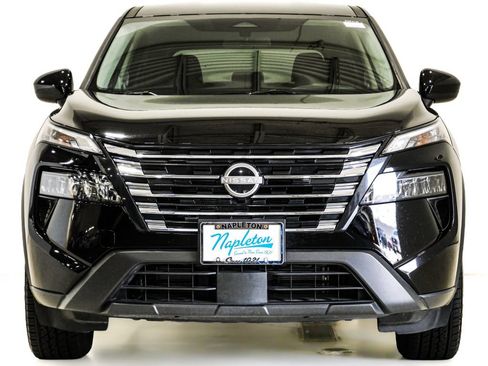 Used 2025 Nissan Rogue SV AWD/4WD image 2