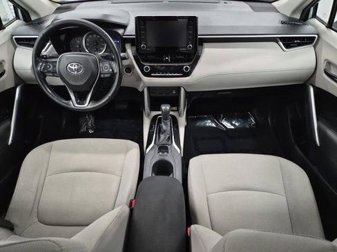 Used 2022 Toyota Corolla Cross LE image 11