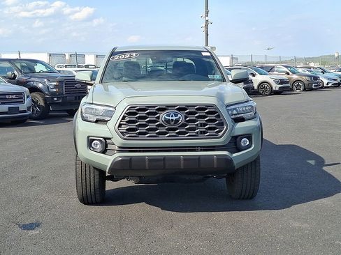 Used 2023 Toyota Tacoma TRD Off-Road w/ Technology Package AWD/4WD image 2