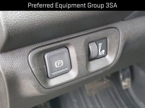 Certified 2021 GMC Acadia SLE w/ Driver Convenience Package image 9