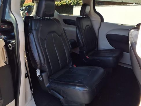 Used 2017 Chrysler Pacifica Touring-L Plus image 20