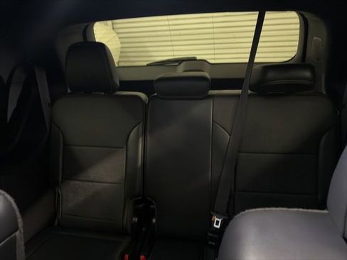 Used 2025 Buick Enclave Preferred AWD/4WD image 16
