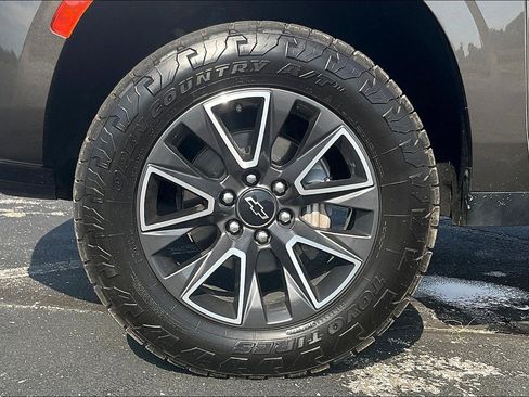 Used 2021 Chevrolet Tahoe Z71 w/ Rear Media and Nav Package image 10