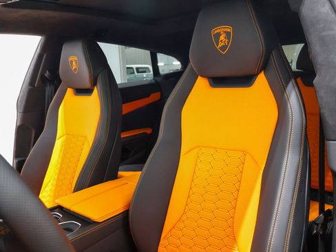 Used 2021 Lamborghini Urus AWD/4WD image 34