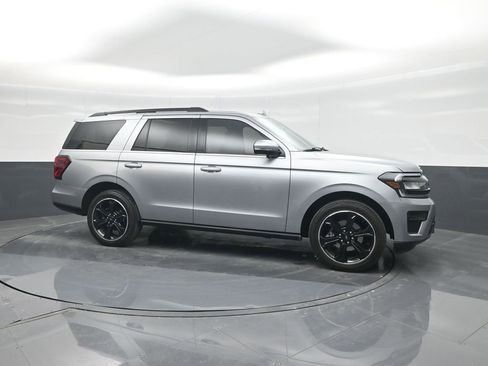 Used 2024 Ford Expedition Limited image 11