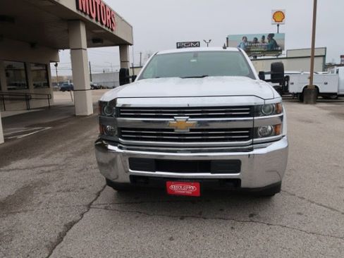 Used 2018 Chevrolet Silverado 2500 W/T image 2