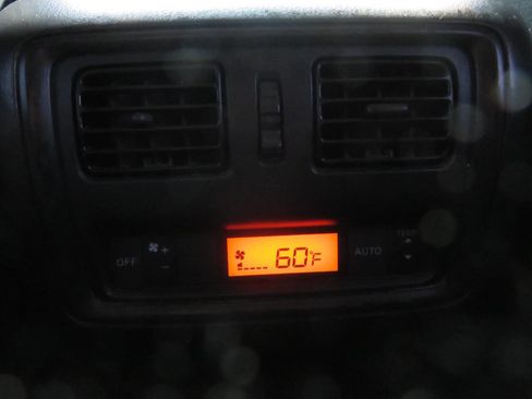 Used 2013 Nissan Pathfinder SV AWD/4WD image 16