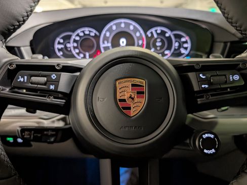 New 2026 Porsche Cayenne image 21