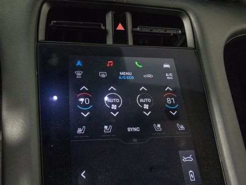 Used 2022 Porsche Taycan image 24